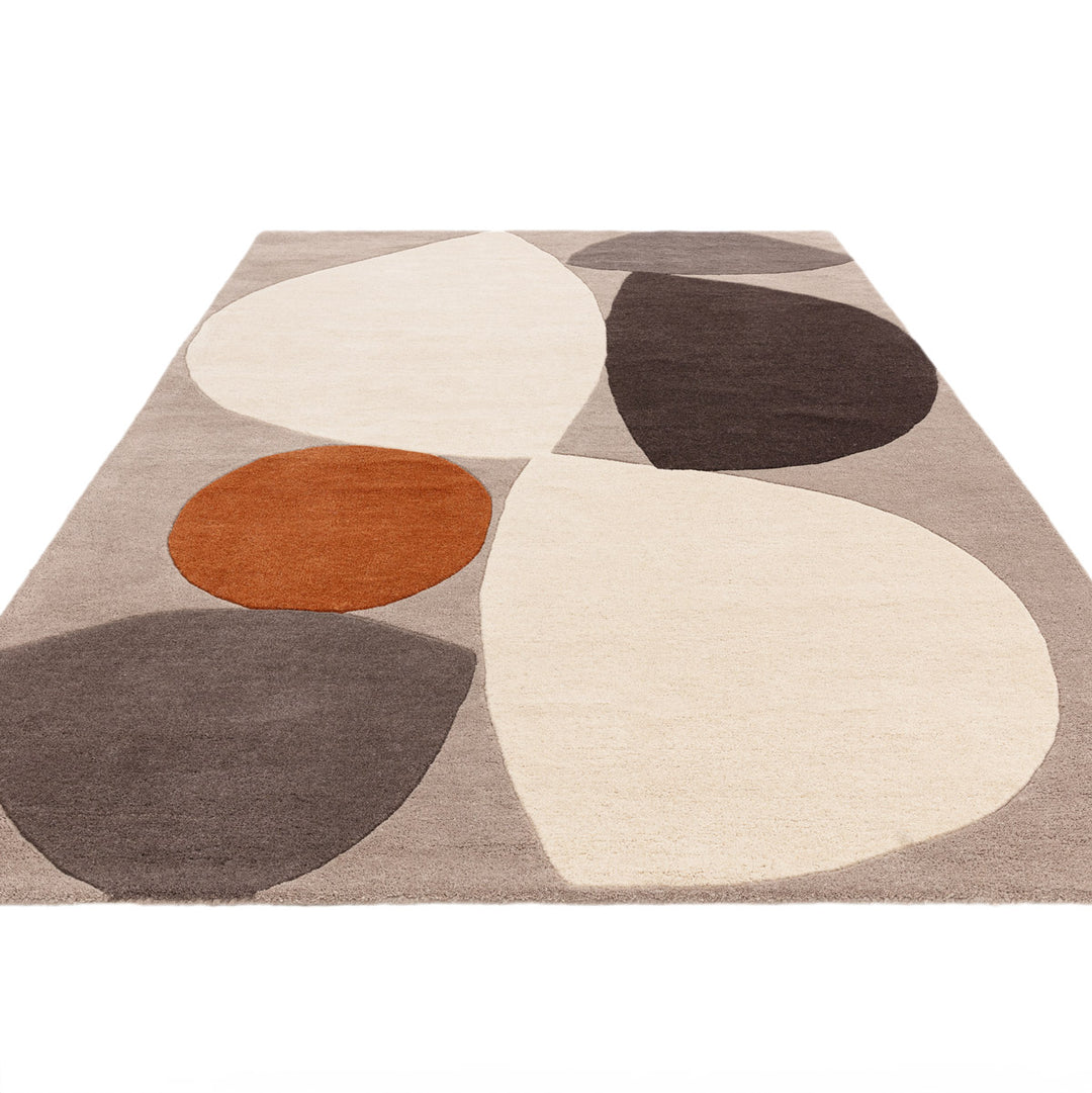 160x230cmサイズのライトグレー、アイボリー、ブラック、グレーのニュートラルカラーの自由奔放なフォルムに、まあるいバーミリオンがちょこんと映える、天然素材ウール製RUGHAUSのハンドタフテッドのモダンアートラグ