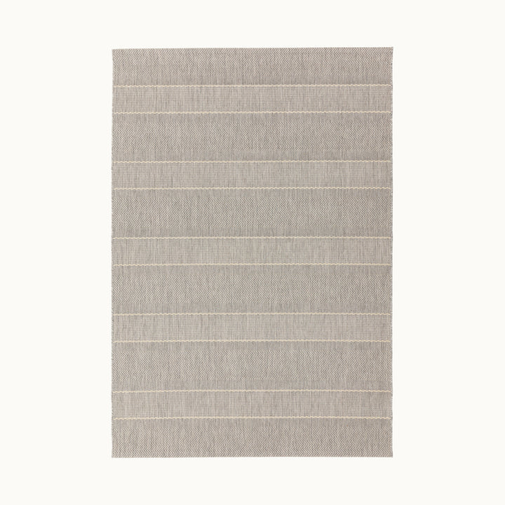 160x230cmサイズのファッショナブルなヘリンボーンのパターンを織り込んだボーダーデザインがスタイリッシュな、ライトグレー色のインドア・アウトドア兼用RUGHAUSのシンプルモダンラグ