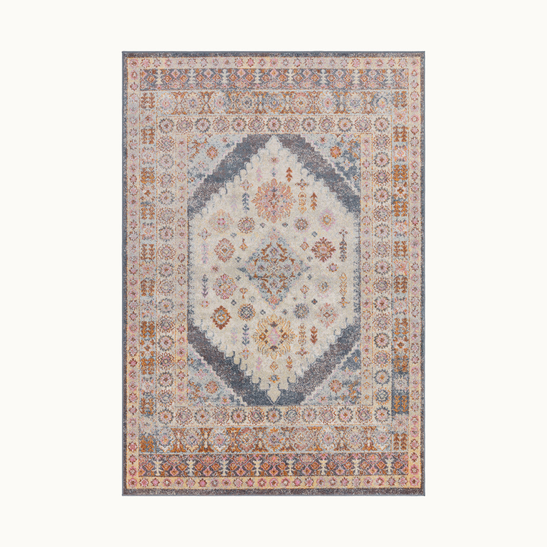 160x230cmサイズの伝統的なペルシャ柄のフローラルメダリオンデザインをモチーフに、モダンな配色で仕上げたRUGHAUSのヴィンテージ調オリエンタル・オリエンタルラグ