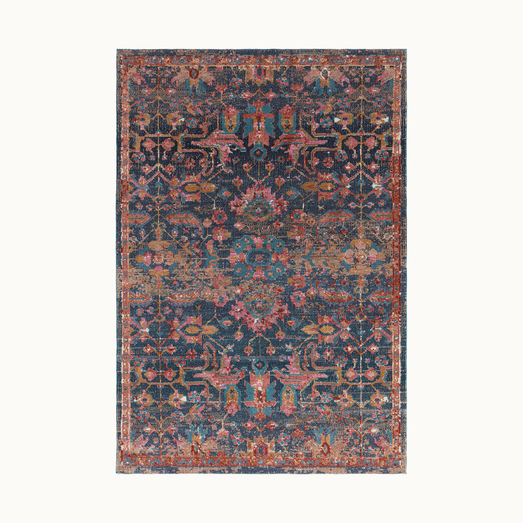 155x230cmサイズの伝統的なペルシャ柄のデザインをモチーフにした緻密なクラシックパターンが可憐な、ネイビーブルー×ローズピンク色のRUGHAUSのヴィンテージスタイルオリエンタルラグ