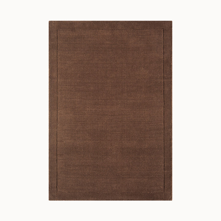 160x230cmサイズの、暖色アーシーカラーの落ち着いたチョコレートブラウン色に、リブとボーダーがスタイリッシュ感を添える、サステナブルな天然素材ウール(羊毛)100%製RUGHAUSのふんわりシンプル手織りラグ
