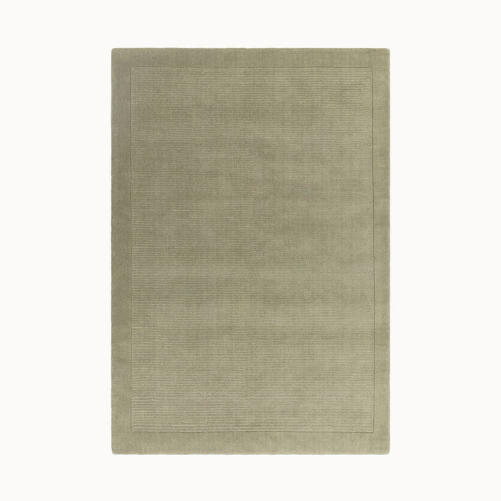 160x230cmサイズの、アンニュイで落ち着いたニュアンスあるセージグリーン色に、リブとボーダーがスタイリッシュ感を添える、サステナブルな天然素材ウール(羊毛)100%製RUGHAUSのふんわりシンプル手織りラグ