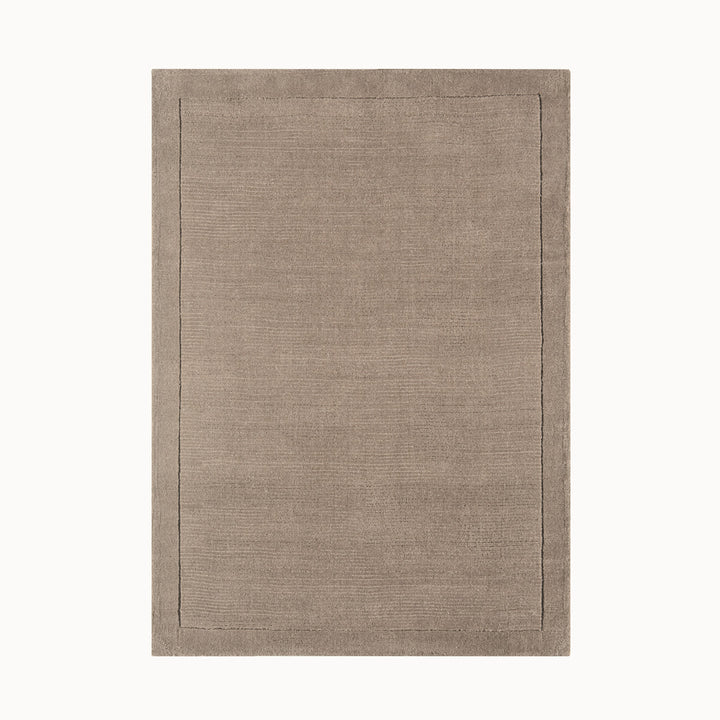 160x230cmサイズの、落ち着いたやさしいブラウンベージュカラーに、リブとボーダーがスタイリッシュ感を添える、サステナブルな天然素材ウール(羊毛)100%製RUGHAUSのふんわりシンプル手織りラグ