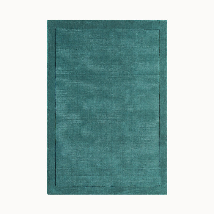 160x230cmサイズの、南国の美しい深い海を想わせるティールグリーン色に、リブとボーダーがスタイリッシュ感を添える、サステナブルな天然素材ウール(羊毛)100%製RUGHAUSのふんわりシンプル手織りラグ