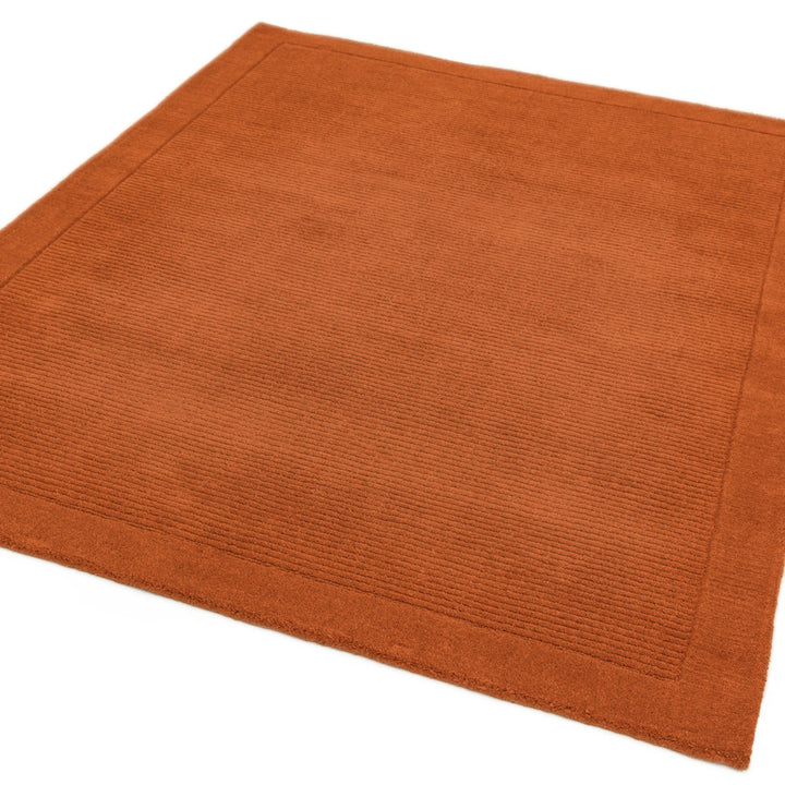 200x290cmサイズの明るく温かな印象の暖色が心地よいアーシーカラー、テラコッタ(赤茶色)色の、サステナブルな天然素材ウール(羊毛)100%製RUGHAUSのふんわりシンプル手織りラグ