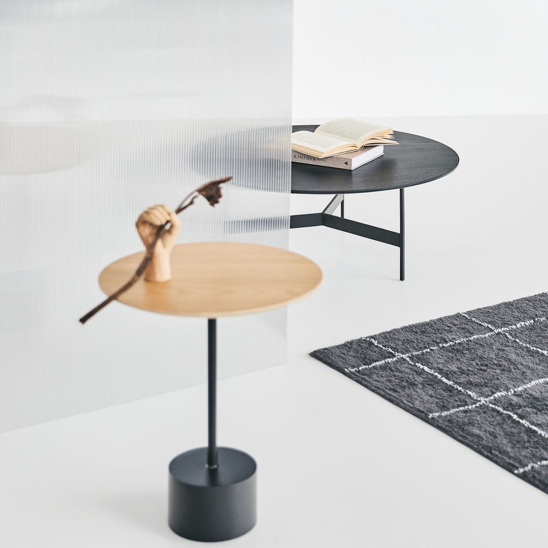 Line Round Table