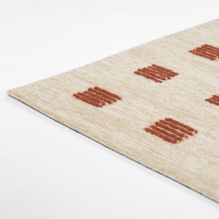 愛らしいブリック色のラストカラーがオシャレでキュートな、シンプルだけど、ほっこりする、RUGHAUSの天然素材ウール100％製ハンドタフテッドラグの素材感がわかるクロースアップ