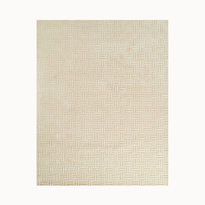 150x245cmサイズのやさしいアイボリー・オフホワイト色 × 網代模様がチャーミングで立体的に織られたジオメトリックなパターンがキラリと光る、RUGHAUSの天然素材ウール製手織りのシンプルラグ