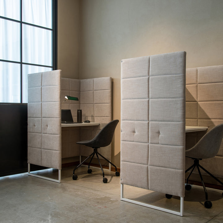 Kanoa Caster Chair / Dark Grey
