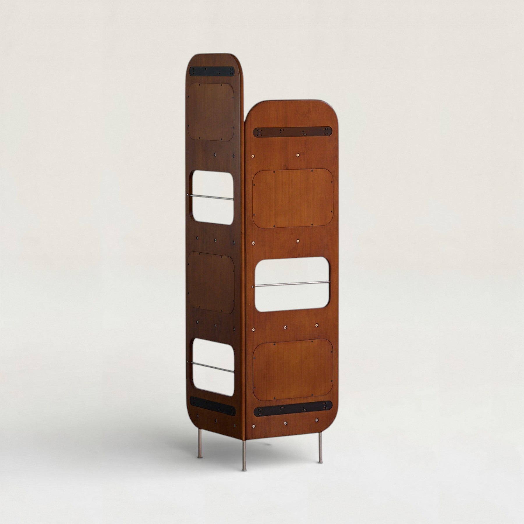 空間を整える コーナーシェルフ – RUGHAUS