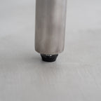 洗練を添えるシンプルダイニングテーブル