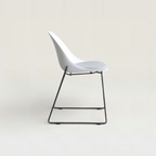 包み込む座面 チェア - PP 座クッション付き -