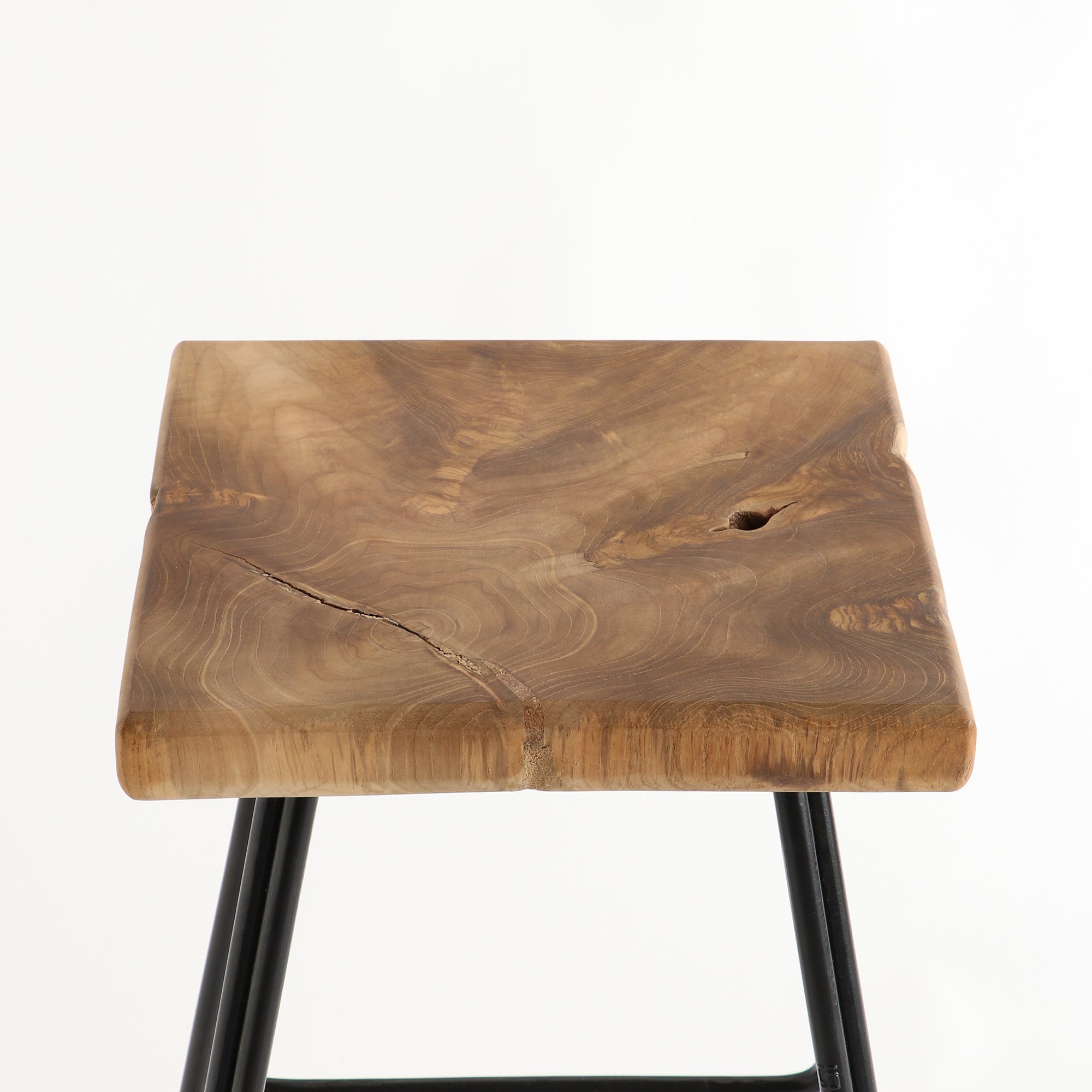 シンプルなスチール脚 木座面ハイスツール – RUGHAUS