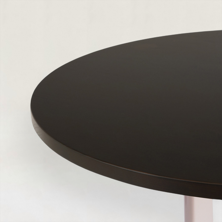 Standard Round Table -M-