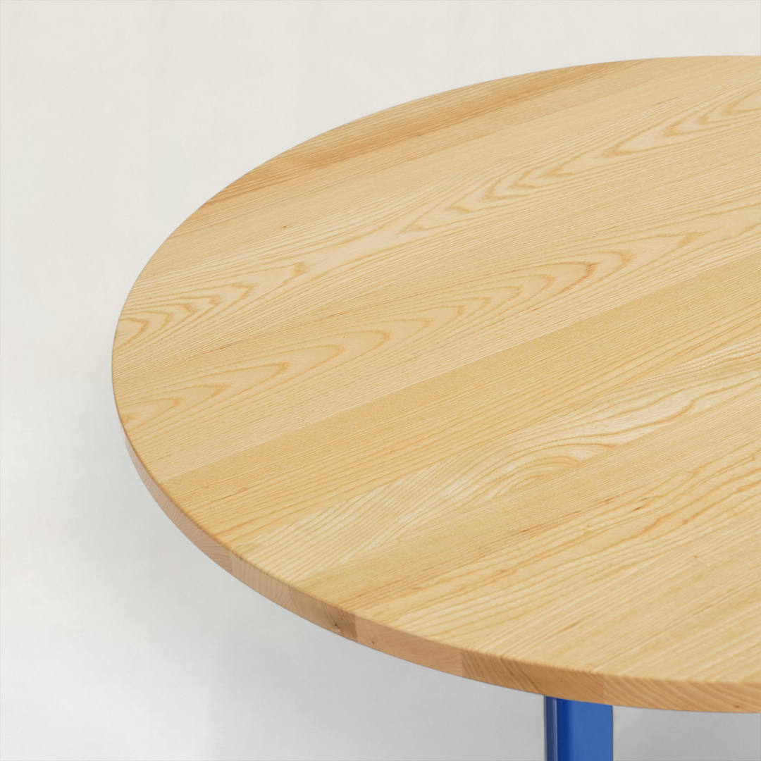 Standard Round Table -M-