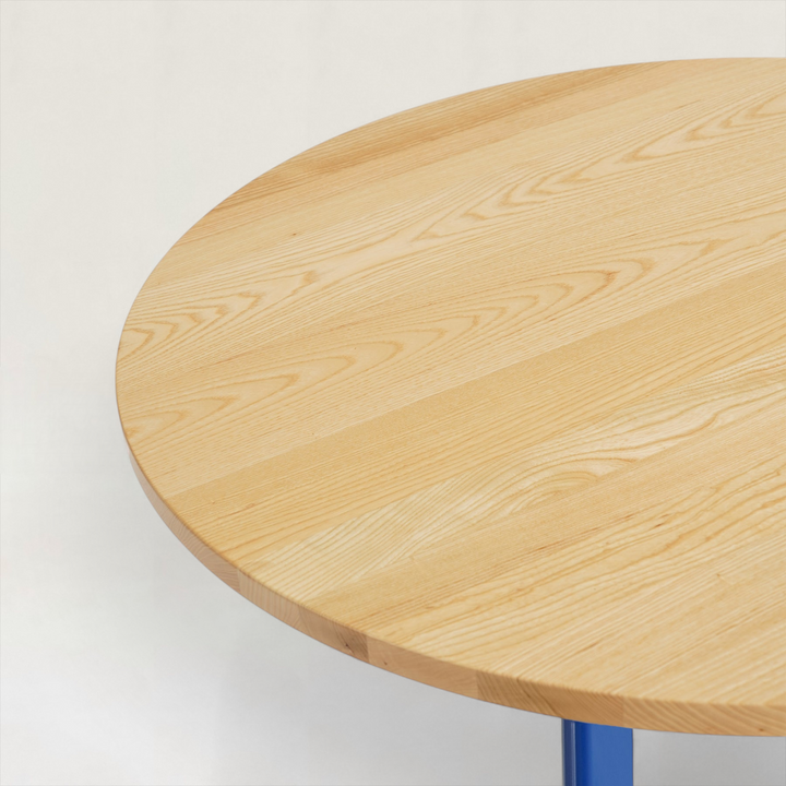 Standard Round Table -M-