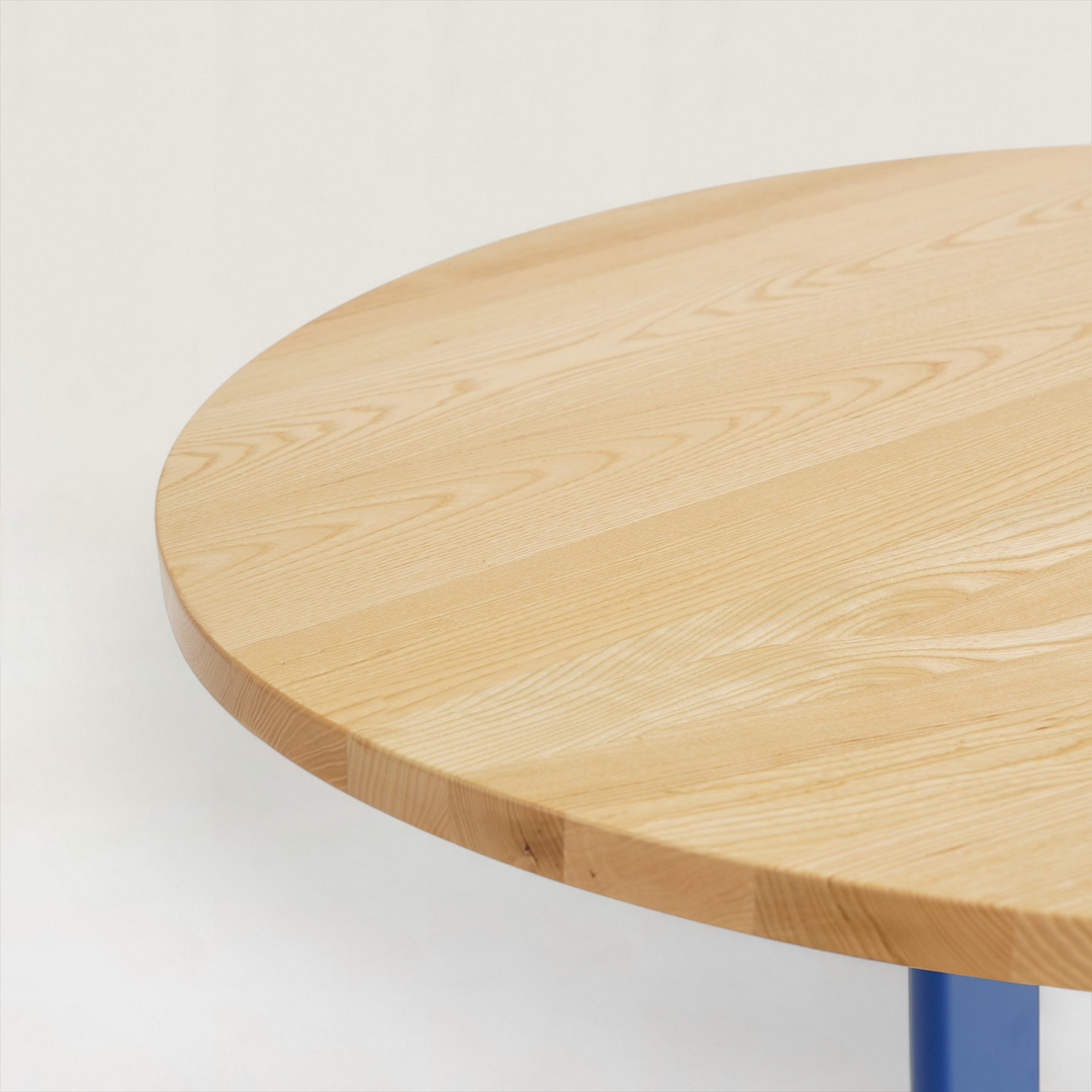 Standard Round Table -M-