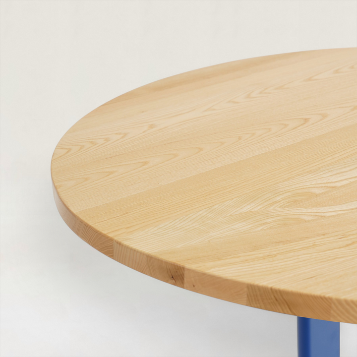 Standard Round Table -M-