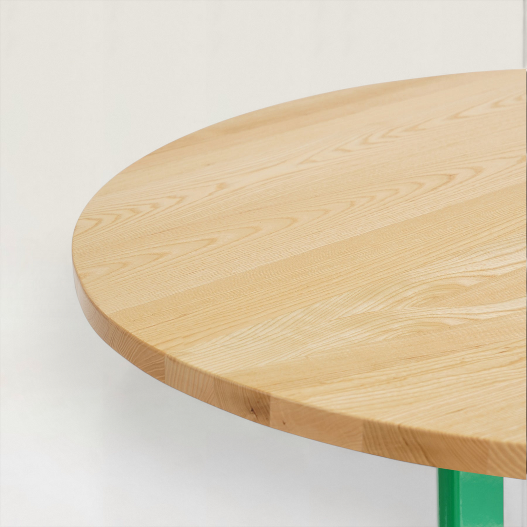 Standard Round Table -M-