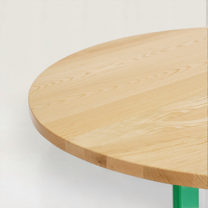 Standard Round Table -M-