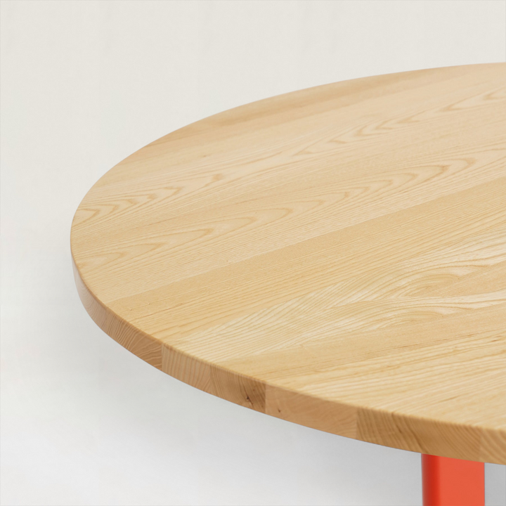 Standard Round Table -M-