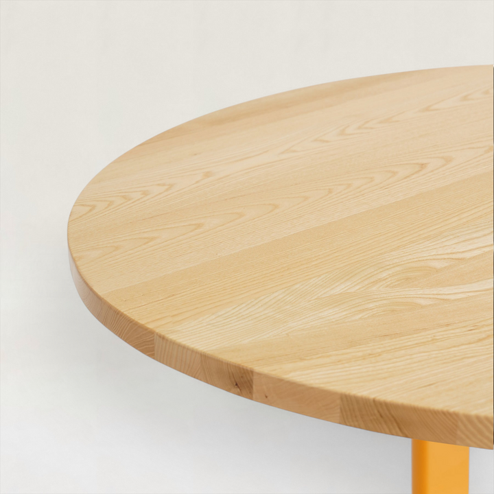 Standard Round Table -M-