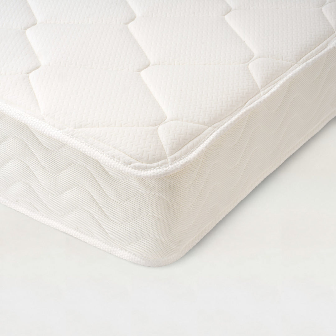 ホテル仕様の分厚いマットレス