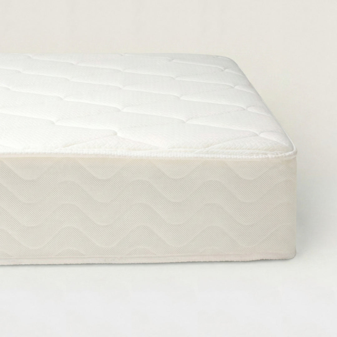 ホテル仕様の分厚いマットレス