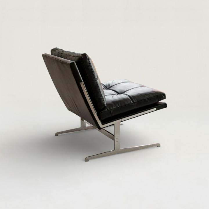 Modern Classic Lounge Chair