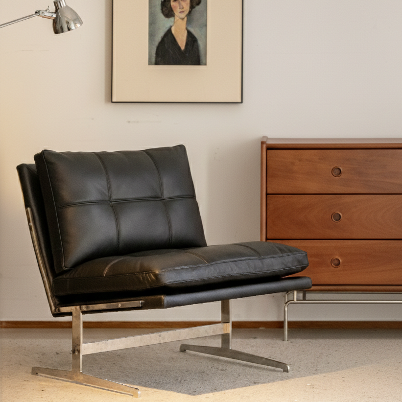 Modern Classic Lounge Chair