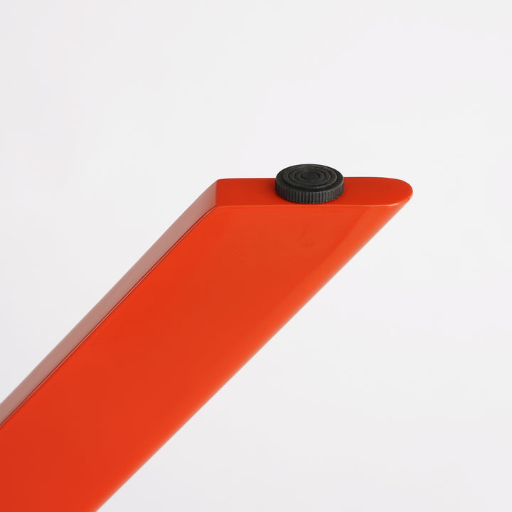 Standard Round Table -M-