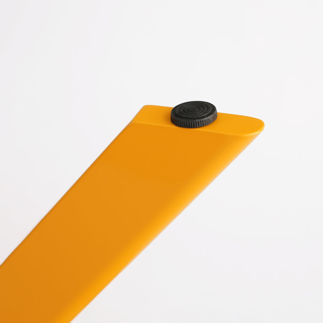 Standard Round Table -M-