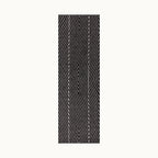 66x240cmの交錯した直線とモノクロのコントラストがスタイリッシュなRUGHAUSの幾何学的パターンアートランナーラグ