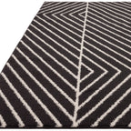 200x290cmとダイニングテーブル下に敷ける大きめサイズの交錯した直線とモノクロのコントラストがスタイリッシュなRUGHAUSの幾何学的パターンアートランナーラグ