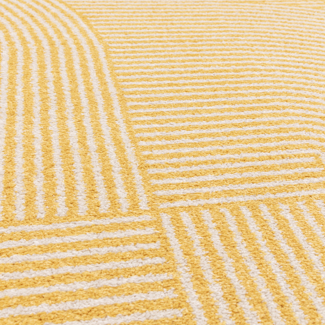 イエローカラーが太陽のように明るい、ポップアートデザイン × ファッショナブルな配色がアクセントになるRUGHAUSの幾何学的パターンアートラグの素材感がわかるクロースアップ