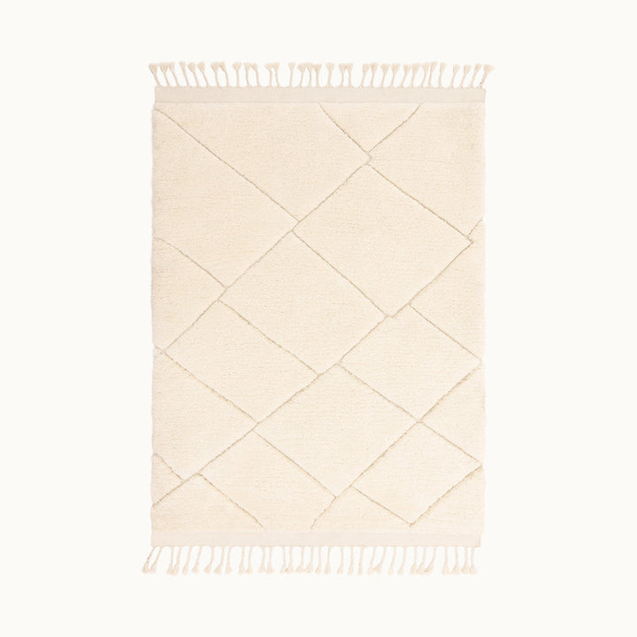 160x230cmサイズの伝統的なベルベルキリムのテクスチャーやデザインにインスパイアされて織り上げた、ふわふわとした柔らかなマイクロファイバーポリエステル製RUGHAUSのベージュ・アイボリー色のベニワレンスタイルモロッカンラグ