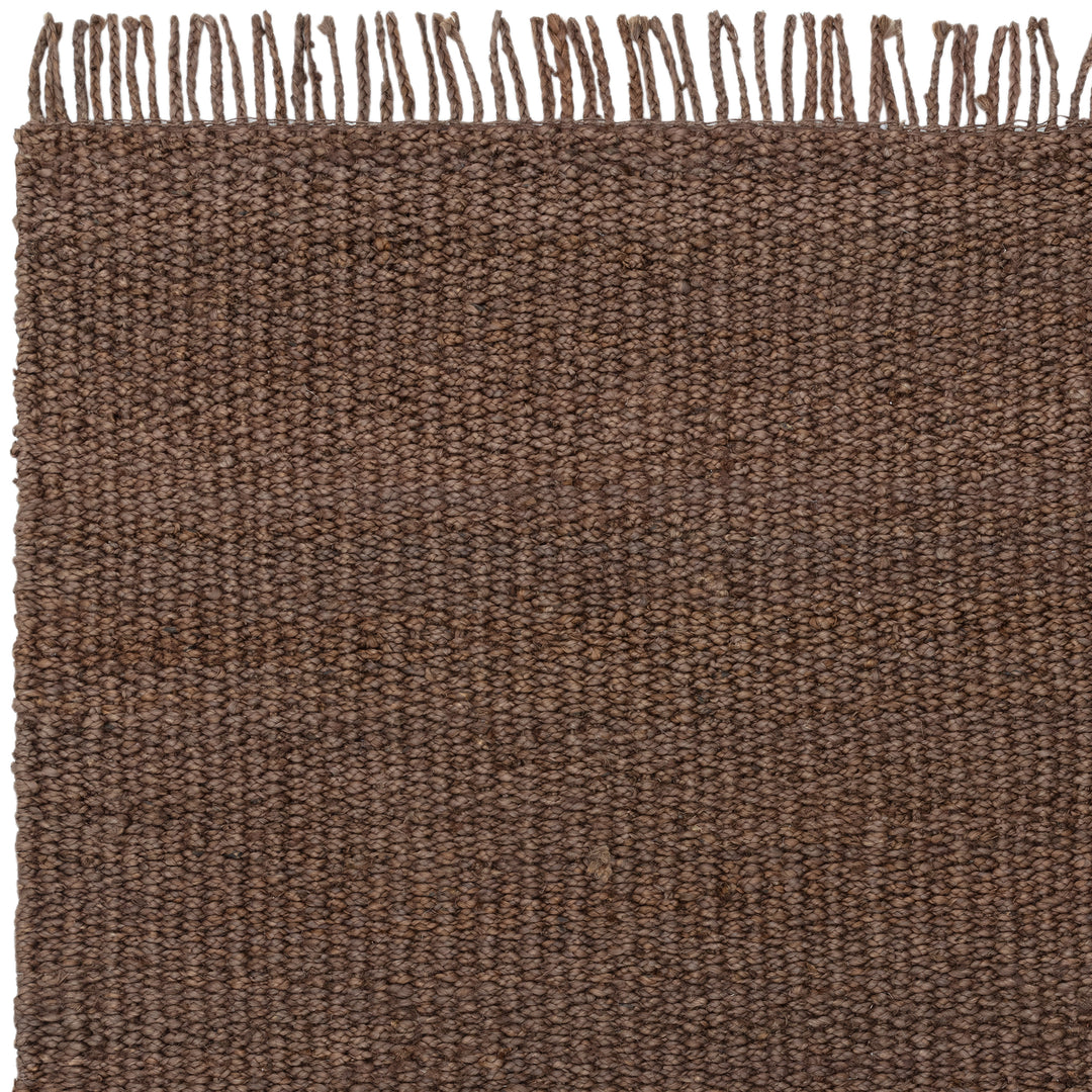 落ち着いたアーシーカラー、ブラウンの色合いとざっくりとしたナチュラルな風合いが素敵なRUGHAUSの手織りリバーシブル仕様天然エコ素材ジュート製ラグの素材感がわかるクロースアップ