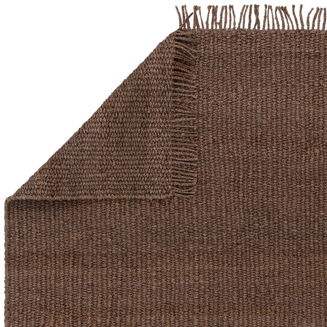 落ち着いたアーシーカラー、ブラウンの色合いとざっくりとしたナチュラルな風合いが素敵なRUGHAUSの手織りリバーシブル仕様天然エコ素材ジュート製ラグの素材感がわかるクロースアップ