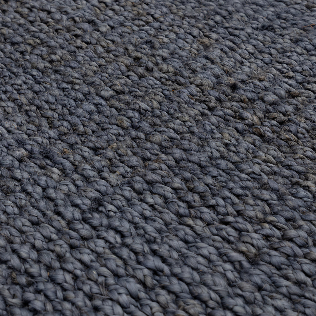 デニムのようなネイビーの色合いとざっくりとしたナチュラルな風合いが素敵なRUGHAUSの手織りリバーシブル天然エコ素材ジュート製ラグの素材感がわかるクロースアップ