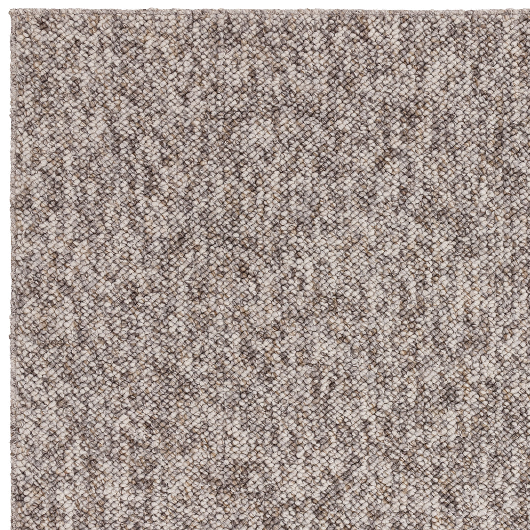 ブラウンベージュの落ち着きあるアーシー感がステキな、スペースダイで染色したポリエステルのRUGHAUSのベルギー製シンプルモダンラグの素材感がわかるクロースアップ