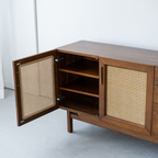 軽やかなラタン扉 収納式サイドボード