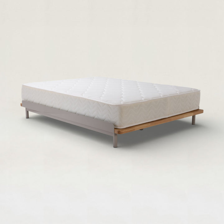 ホテル仕様の分厚いマットレス