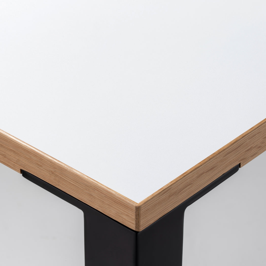 Minimal Color Desk
