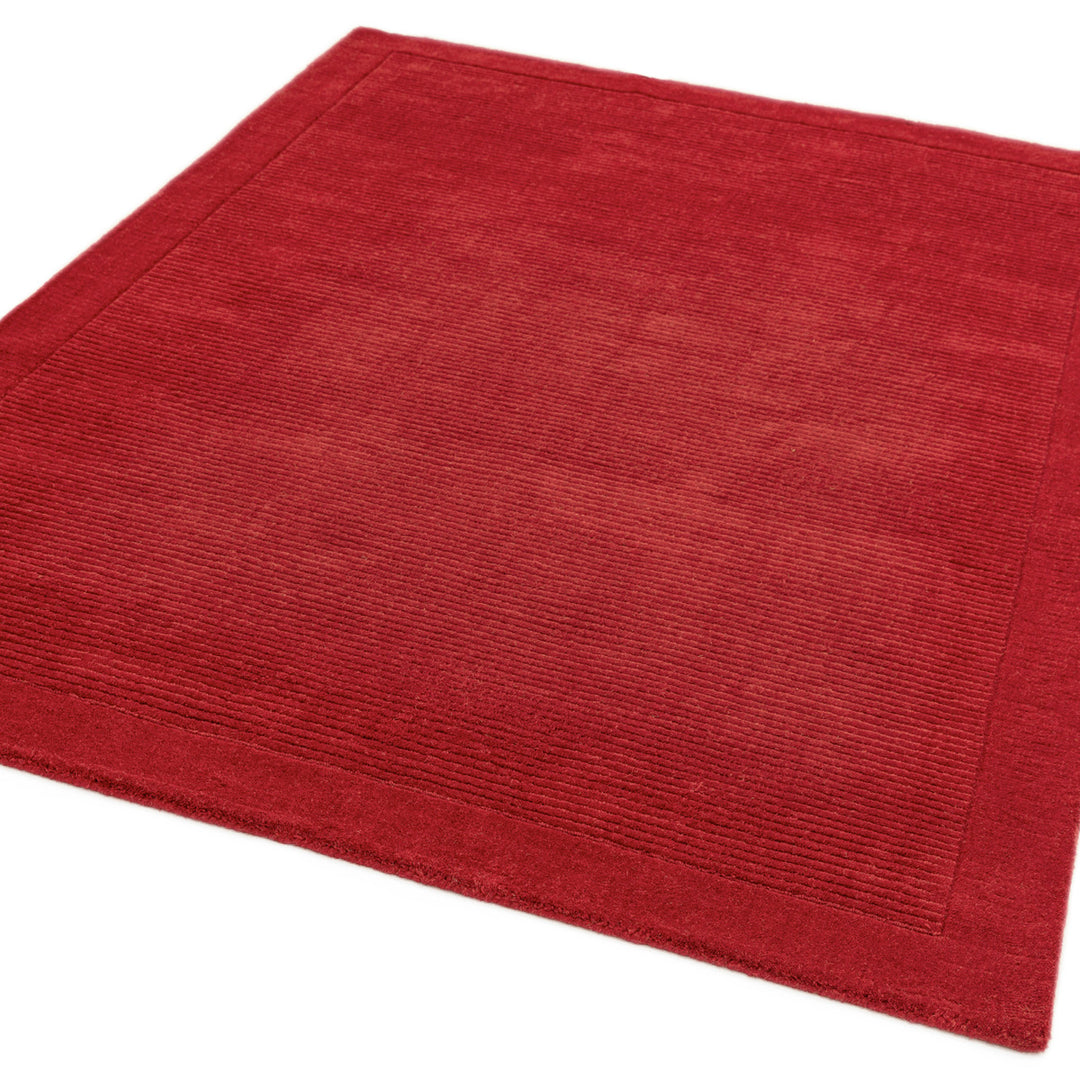 200x290cmサイズの華やかな印象を与える深みのある落ち着いた赤色（ポピーレッド）の、サステナブルな天然素材ウール（羊毛）100％製RUGHAUSのふんわりシンプル手織りラグ