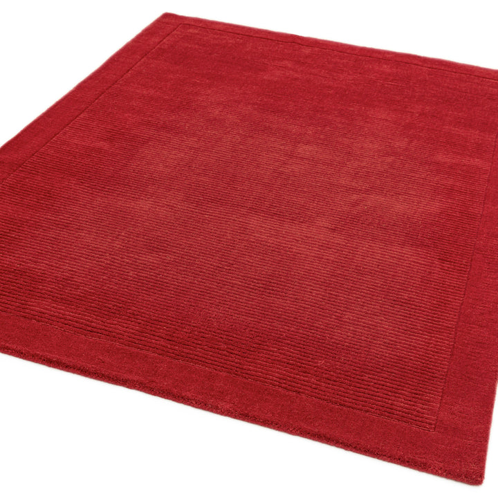 200x290cmサイズの華やかな印象を与える深みのある落ち着いた赤色（ポピーレッド）の、サステナブルな天然素材ウール（羊毛）100％製RUGHAUSのふんわりシンプル手織りラグ