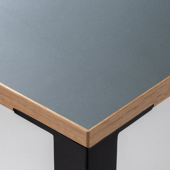 Minimal Color Desk