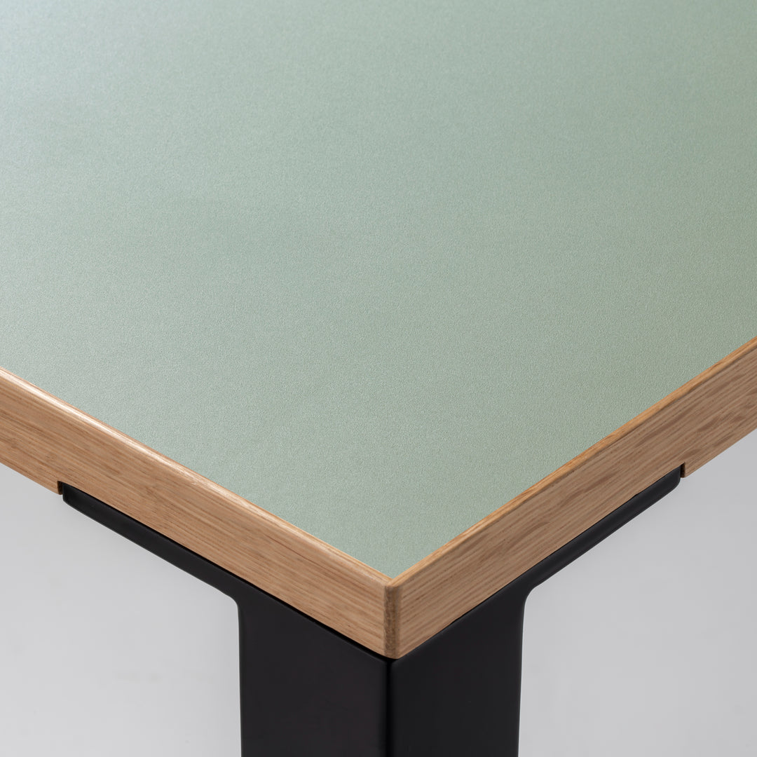 Minimal Color Desk