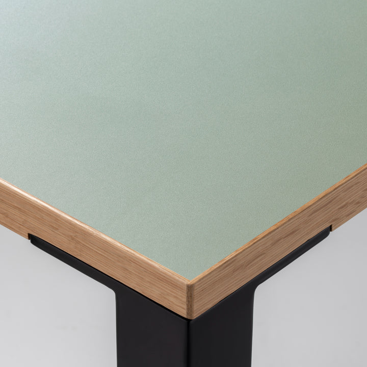 Minimal Color Desk