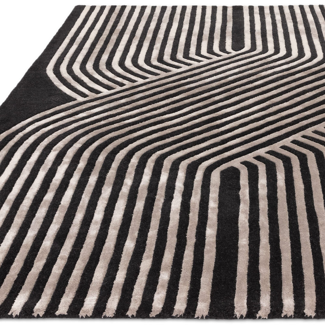 200x300cm大きめサイズの、ブラック色の美しいカーブに思わず引き込まれそうになる、大胆なジオメトリックデザインが素敵な、RUGHAUSのウール＆ビスコース製ハンドタフトのモダンアートラグ  Taavi