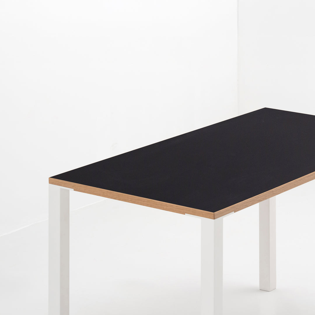 Minimal Color Desk